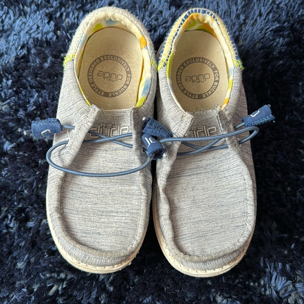 Boys Hey Dude Shoes size K13